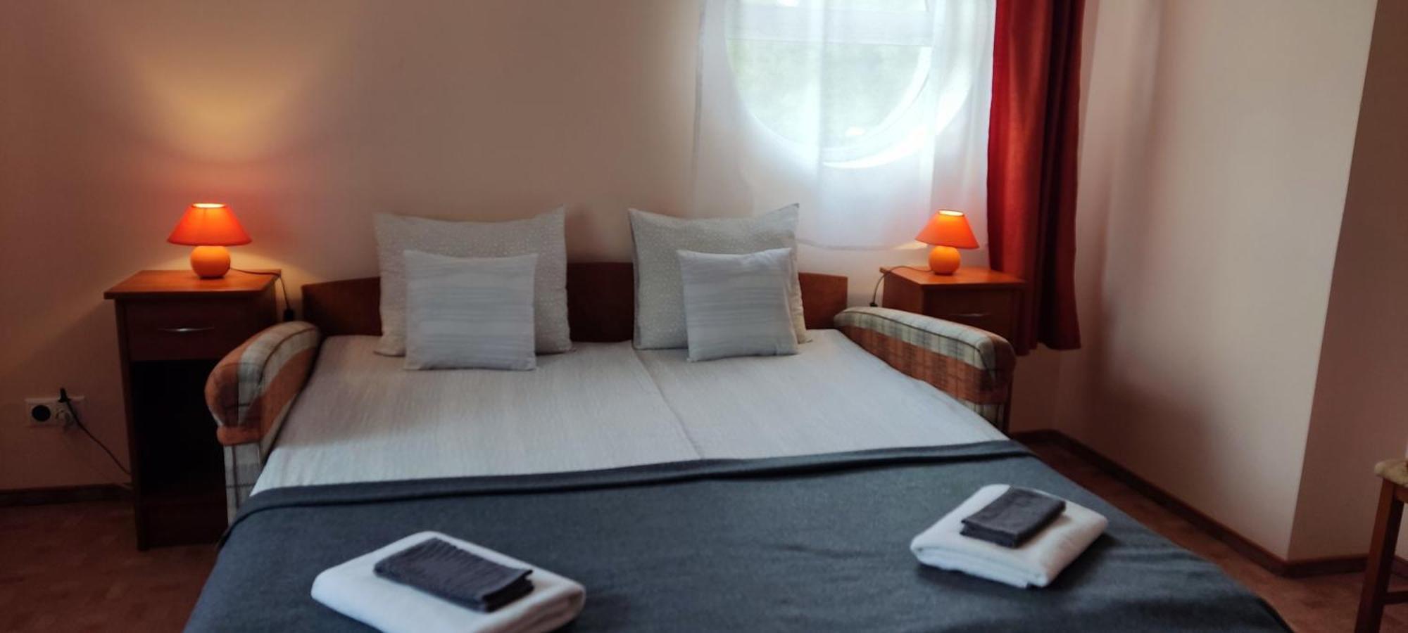 Sorompo Vendeghaz Hotel Balatonkenese Buitenkant foto