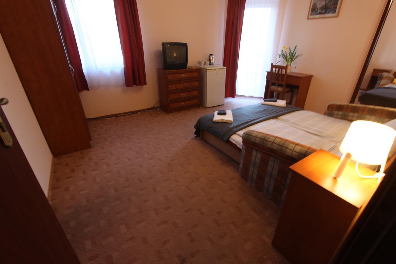 Sorompo Vendeghaz Hotel Balatonkenese Buitenkant foto