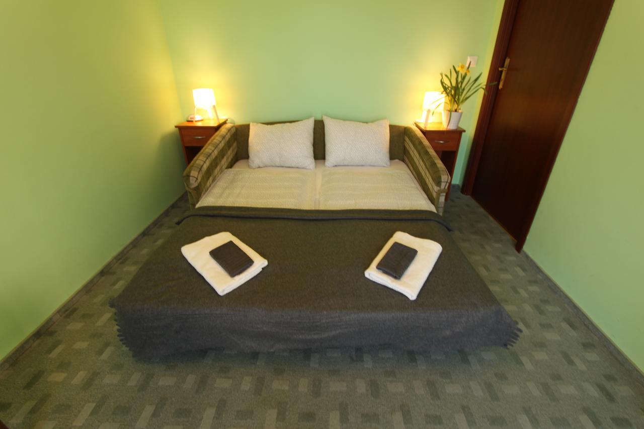 Sorompo Vendeghaz Hotel Balatonkenese Buitenkant foto
