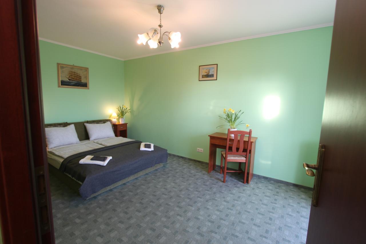 Sorompo Vendeghaz Hotel Balatonkenese Buitenkant foto