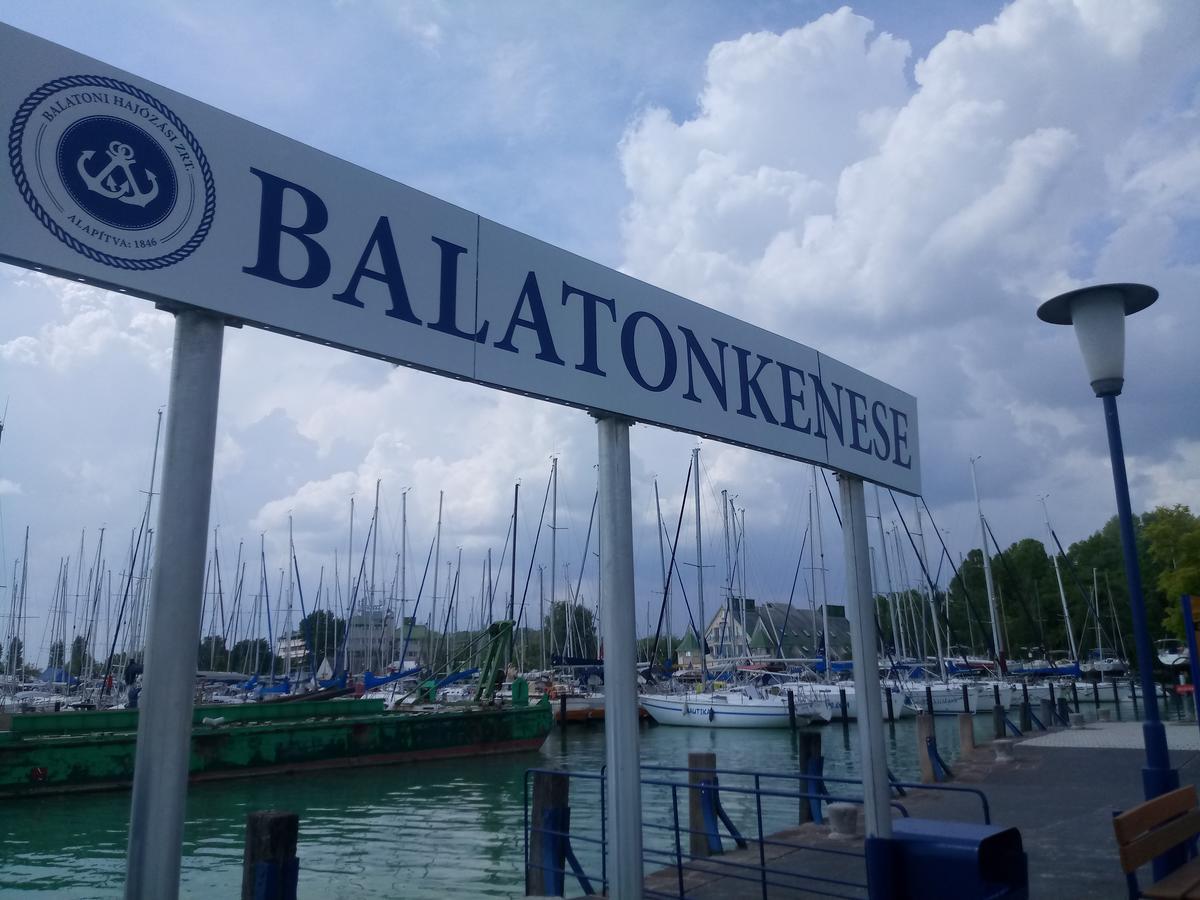 Sorompo Vendeghaz Hotel Balatonkenese Buitenkant foto
