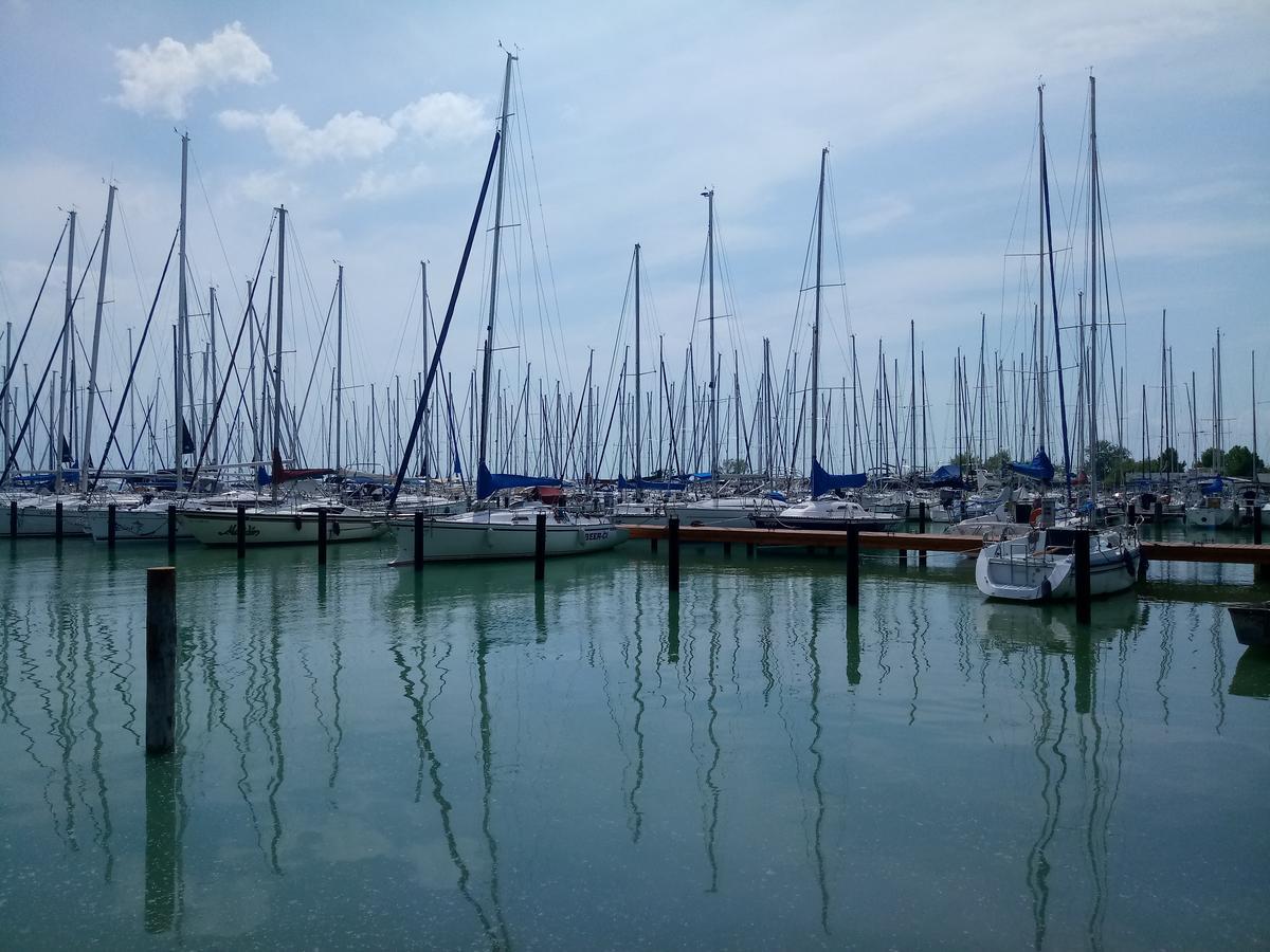 Sorompo Vendeghaz Hotel Balatonkenese Buitenkant foto