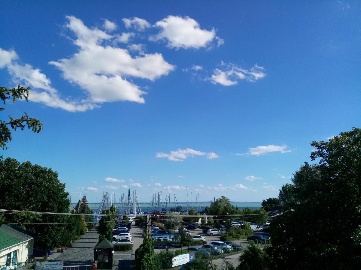 Sorompo Vendeghaz Hotel Balatonkenese Buitenkant foto