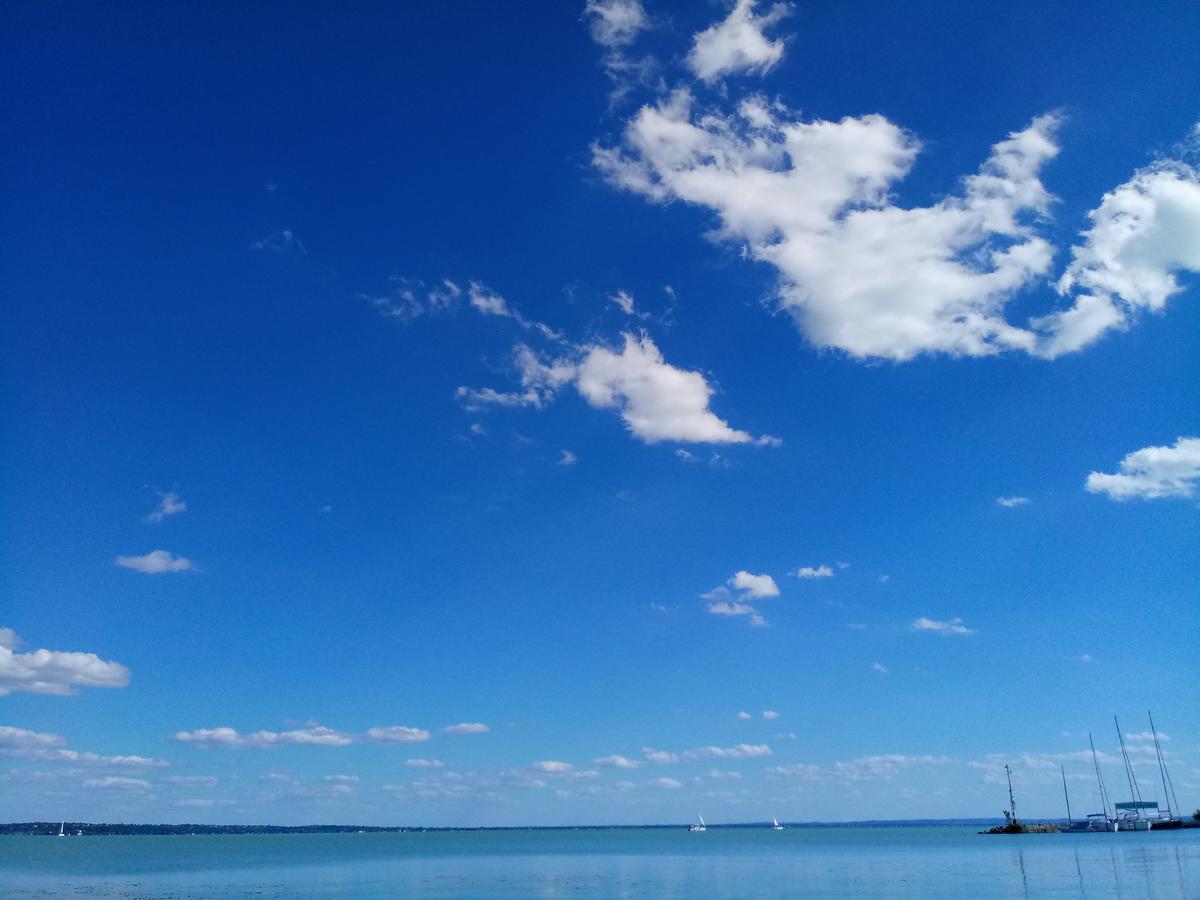 Sorompo Vendeghaz Hotel Balatonkenese Buitenkant foto