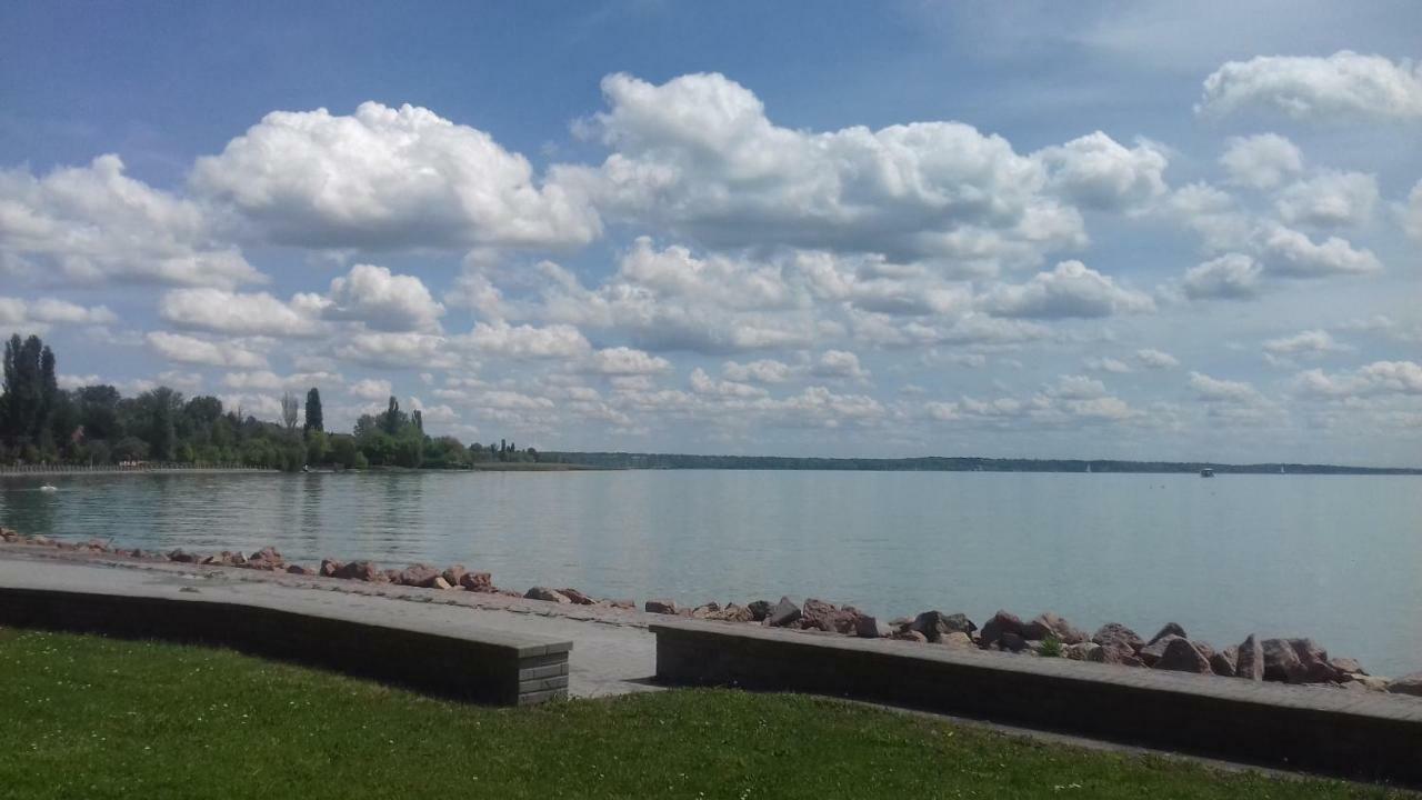 Sorompo Vendeghaz Hotel Balatonkenese Buitenkant foto